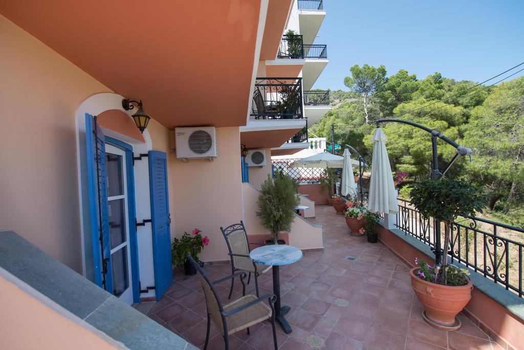 Maria Studios Poros Town Exterior photo
