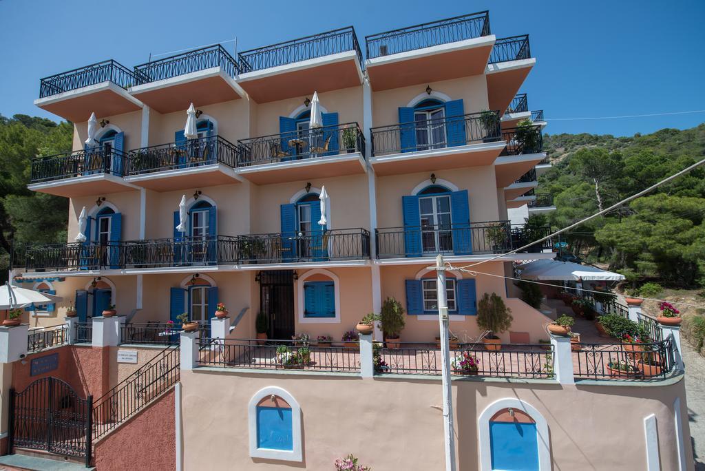 Maria Studios Poros Town Exterior photo