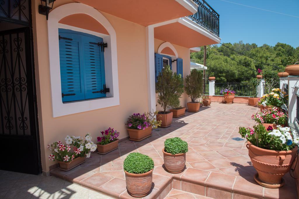 Maria Studios Poros Town Exterior photo