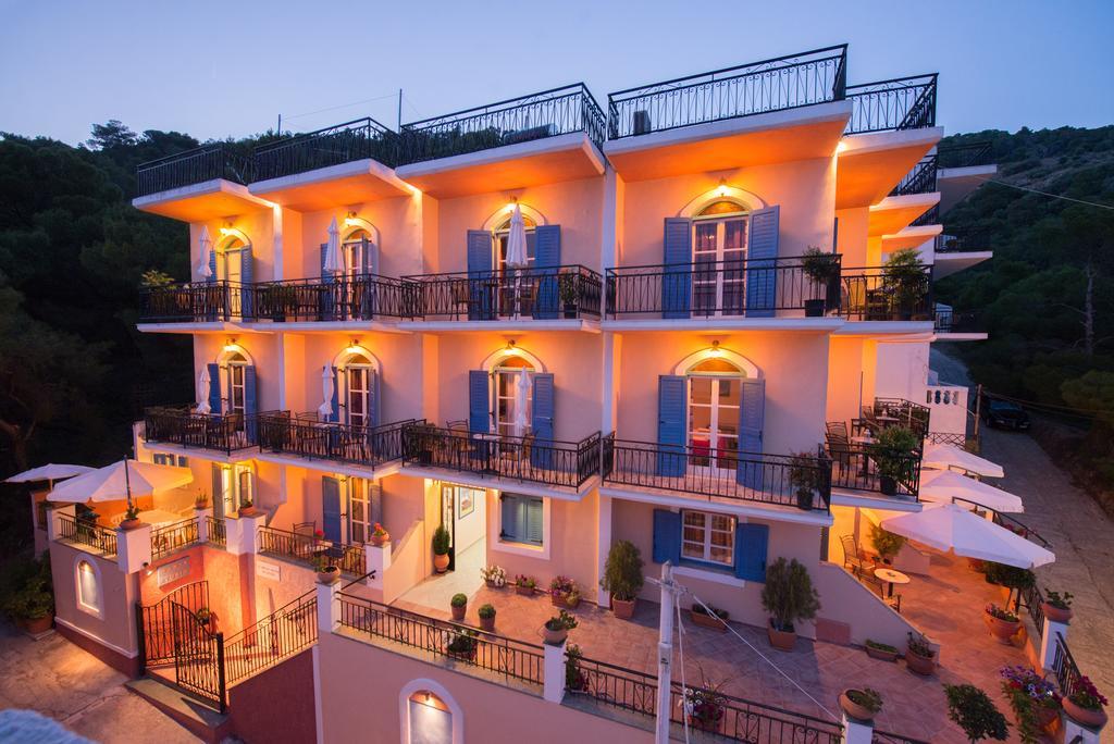 Maria Studios Poros Town Exterior photo